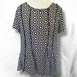 Ashley Stewart Geometric Black and White Short Sleeve Blouse Size 18/20
